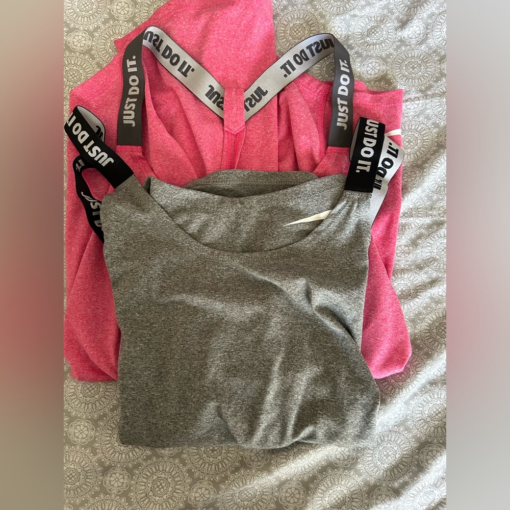 GREY TOP ONLY!!! Nike lightweight athletic top bundle